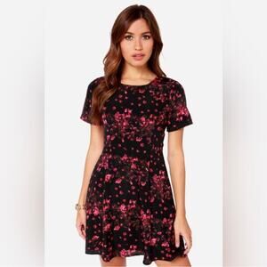 Jack by BB Dakota Hanna Back Cut Out Fit Flare Floral Short Sleeve Dress Size 4